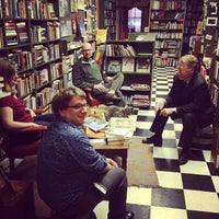 10/10/2013 tarihinde Angel C.ziyaretçi tarafından The Golden Bough Bookstore'de çekilen fotoğraf