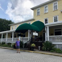 Photo taken at Lakeside Inn by Liza I. on 7/24/2021