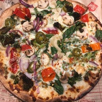 2/10/2018 tarihinde Quinc S.ziyaretçi tarafından Mod Pizza'de çekilen fotoğraf