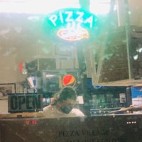รูปภาพถ่ายที่ Pizza Village โดย Justin O. เมื่อ 10/12/2020