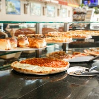 รูปภาพถ่ายที่ Anthony Francos Restaurant &amp;amp; Pizzeria โดย Anthony Francos Restaurant &amp;amp; Pizzeria เมื่อ 7/12/2017