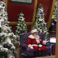 Foto scattata a Twelve Oaks Mall da Wendy U. il 12/19/2017