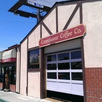 6/1/2013 tarihinde Angie C.ziyaretçi tarafından Connoisseur Coffee Co'de çekilen fotoğraf
