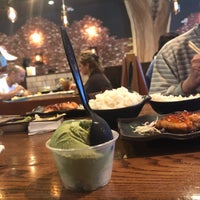 Foto scattata a Sake2Me Sushi - Cerritos da Angie C. il 4/23/2018