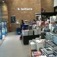 Photo taken at Livraria Leitura by Jessica R. on 1/12/2013