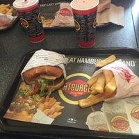 Photo taken at Fatburger by Gonzalo L. on 6/5/2016