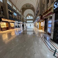 2/25/2024 tarihinde Borsuggziyaretçi tarafından Sharjah Gold Souk (Central Market)'de çekilen fotoğraf
