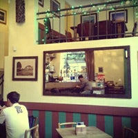 Foto diambil di Tuyuty Pub Café oleh Ana C. pada 12/26/2012