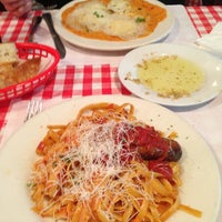 Foto tirada no(a) Mama D&amp;#39;s Italian Kitchen por Taylor O. em 5/21/2013