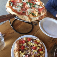 1/14/2018 tarihinde Gloria P.ziyaretçi tarafından Patxi’s Pizza'de çekilen fotoğraf