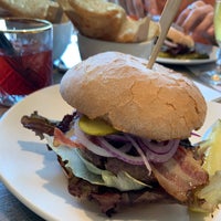 Photo taken at Ellis Gourmet Burger by Arturo L. on 6/19/2019