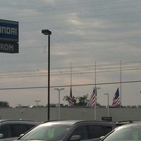 5/27/2013 tarihinde Lou V.ziyaretçi tarafından Bergstrom Victory Lane Imports (Hyundai, Mazda, Mitsubishi &amp;amp; Nissan)'de çekilen fotoğraf