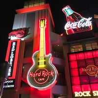 Photo taken at Hard Rock Cafe by toku on 10/7/2016