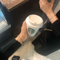 Foto tomada en Starbucks  por MJ👑 el 5/10/2019