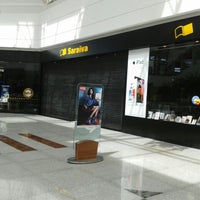 Foto tirada no(a) Saraiva MegaStore por Joh T. em 7/7/2013