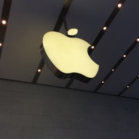 Photo taken at Apple Omotesando by GTM on 1/31/2018