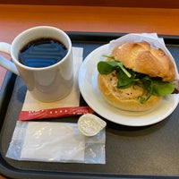 Photo taken at Caffè Veloce by 榛名橋 on 3/19/2021