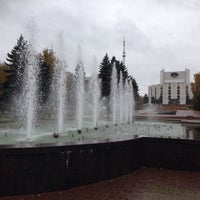 Photo taken at Фонтан на площади Революции by Катерина Л. on 10/3/2015