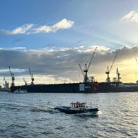 Foto diambil di Hamburger Hafen | Port of Hamburg oleh Marc G. pada 11/27/2023