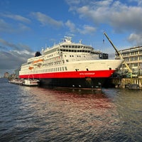 Foto diambil di Hamburger Hafen | Port of Hamburg oleh Marc G. pada 11/27/2023