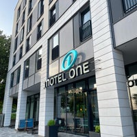 Photo taken at Motel One by Marc G. on 6/8/2023