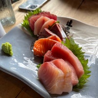 Foto tomada en Doraku Sushi  por Eddie C. el 5/8/2022