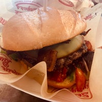 Foto diambil di Main Street Burgers oleh Frederik H. pada 2/10/2019