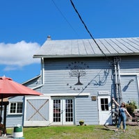 Foto scattata a Sloop Brewing @ The Barn da Robert M. il 9/18/2021