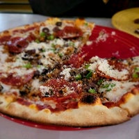 Photo taken at Amica&amp;#39;s Wood Fired Pizza &amp;amp; Microbrews by Robert M. on 10/7/2021