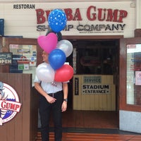 Photo taken at Bubba Gump Shrimp Co. by Fatin R. on 9/13/2017