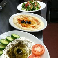 Das Foto wurde bei Mazah Mediterranean Eatery von Mazah Mediterranean Eatery am 6/3/2013 aufgenommen