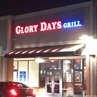 รูปภาพถ่ายที่ Glory Days Grill โดย R เมื่อ 8/27/2017