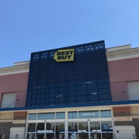 Photo taken at Best Buy by R on 8/10/2017