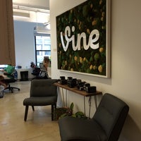Das Foto wurde bei Vine HQ von Tiny am 7/25/2014 aufgenommen
