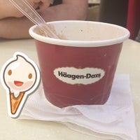 Photo taken at The House of Häagen-Dazs by Eliomar S. on 9/17/2017