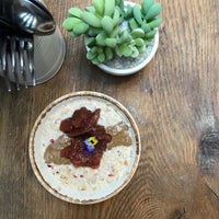 Photo taken at The Mae Deli by Deliciously Ella by Franzi R. on 10/8/2017