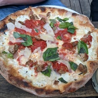 Снимок сделан в Ogliastro Pizza Bar пользователем Carol H. 5/22/2021