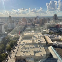 รูปภาพถ่ายที่ San Antonio Marriott Rivercenter โดย Maryann D. เมื่อ 9/17/2022