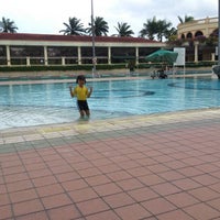 Photo taken at Swimming Pool @ Tanjung Puteri Resort by Nsazli W. on 1/24/2013