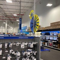 Photo taken at Best Buy by Jesse R. on 12/13/2020