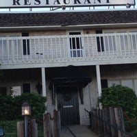 รูปภาพถ่ายที่ Montano&amp;#39;s Restaurant โดย Anthony P. เมื่อ 8/2/2013