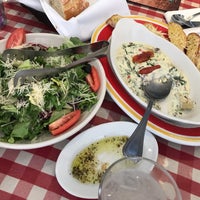 Photo taken at Italianni&amp;#39;s Pasta, Pizza &amp;amp; Vino by Matias G. on 7/7/2019