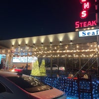Снимок сделан в Steven&amp;#39;s Steak &amp;amp; Seafood House пользователем Alejandra E. 12/19/2021