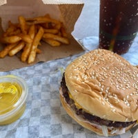 Das Foto wurde bei Scooter&amp;#39;s Burgers von Davy S. am 8/1/2022 aufgenommen