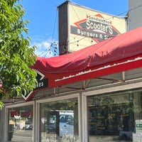 รูปภาพถ่ายที่ Scooter&amp;#39;s Burgers โดย Davy S. เมื่อ 8/1/2022