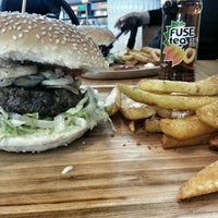 Photo taken at Beeves Burger &amp;amp; Steakhouse by Göksu Ö. on 4/12/2015