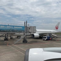 Photo taken at JAL115 HND-ITM by s∂k∂ on 6/24/2023