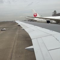 Photo taken at JAL115 HND-ITM by s∂k∂ on 3/21/2023