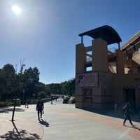 Foto diambil di University of California, Irvine (UCI) oleh World Travels 24 pada 9/30/2022