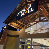 รูปภาพถ่ายที่ Kitsap Mall โดย World Travels 24 เมื่อ 11/26/2023